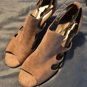 Suede aerosole’s heel 6.5